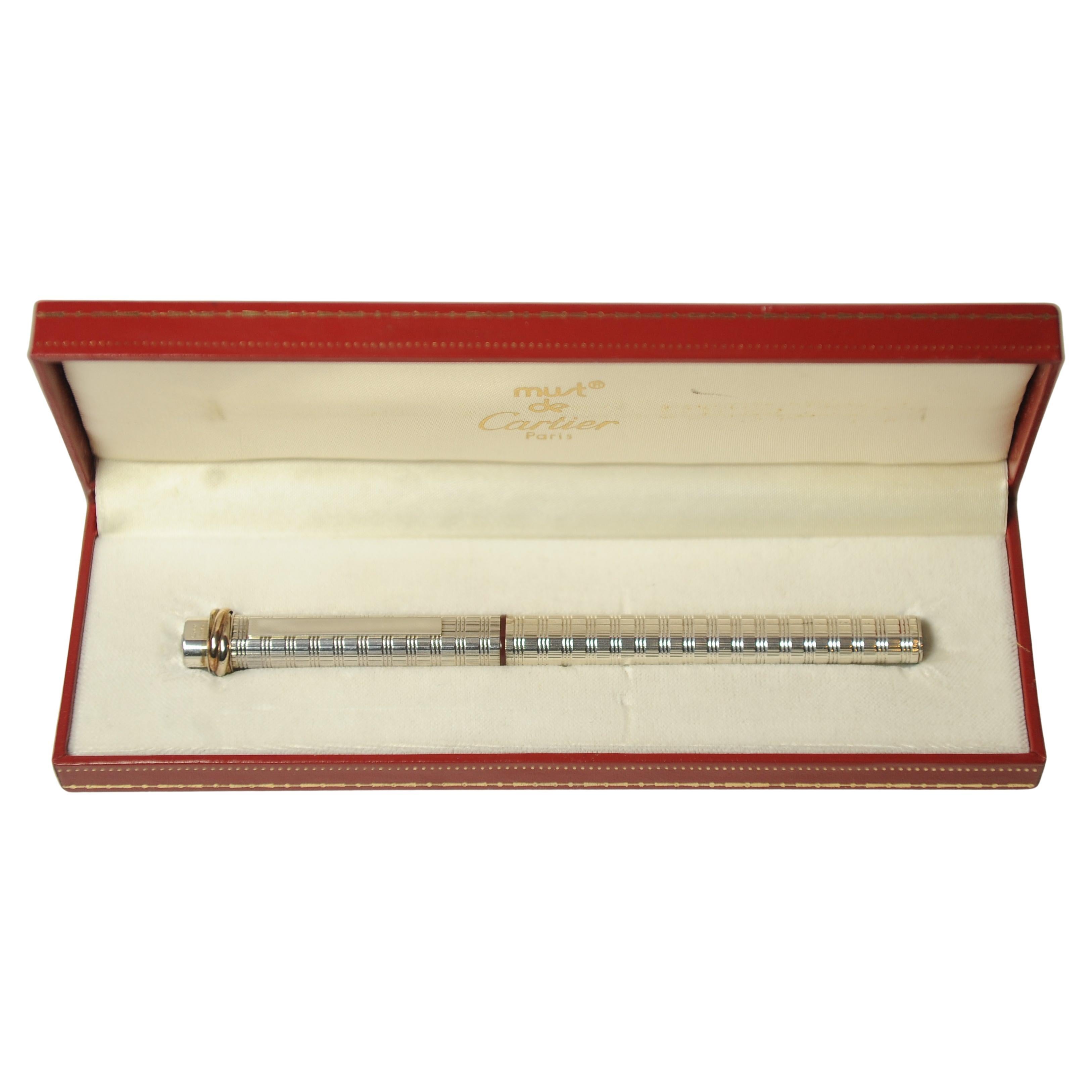 Una stilografica Must de Cartier con pennino in oro 18 ct e incassatura in platino in vendita 2