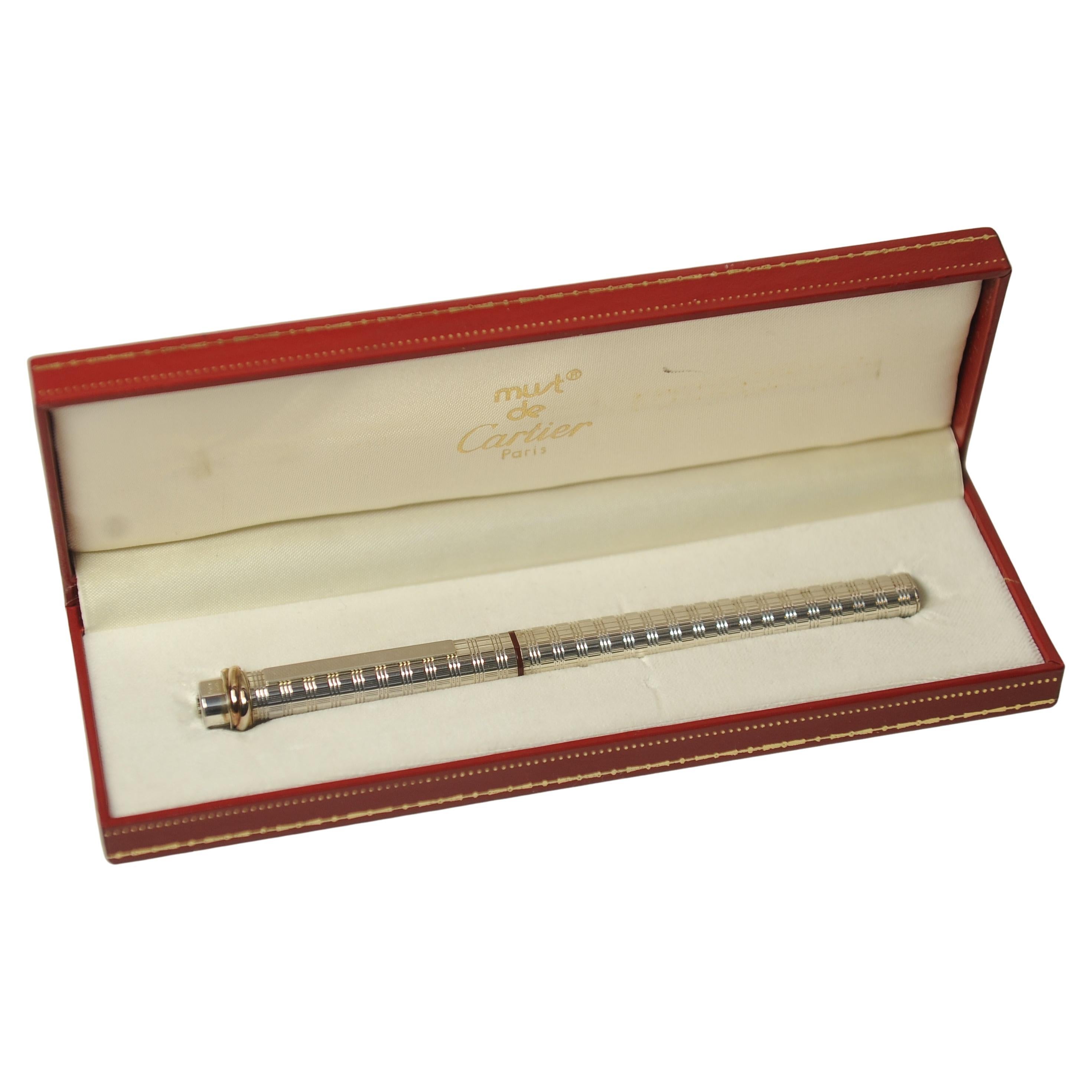 Francese Una stilografica Must de Cartier con pennino in oro 18 ct e incassatura in platino in vendita