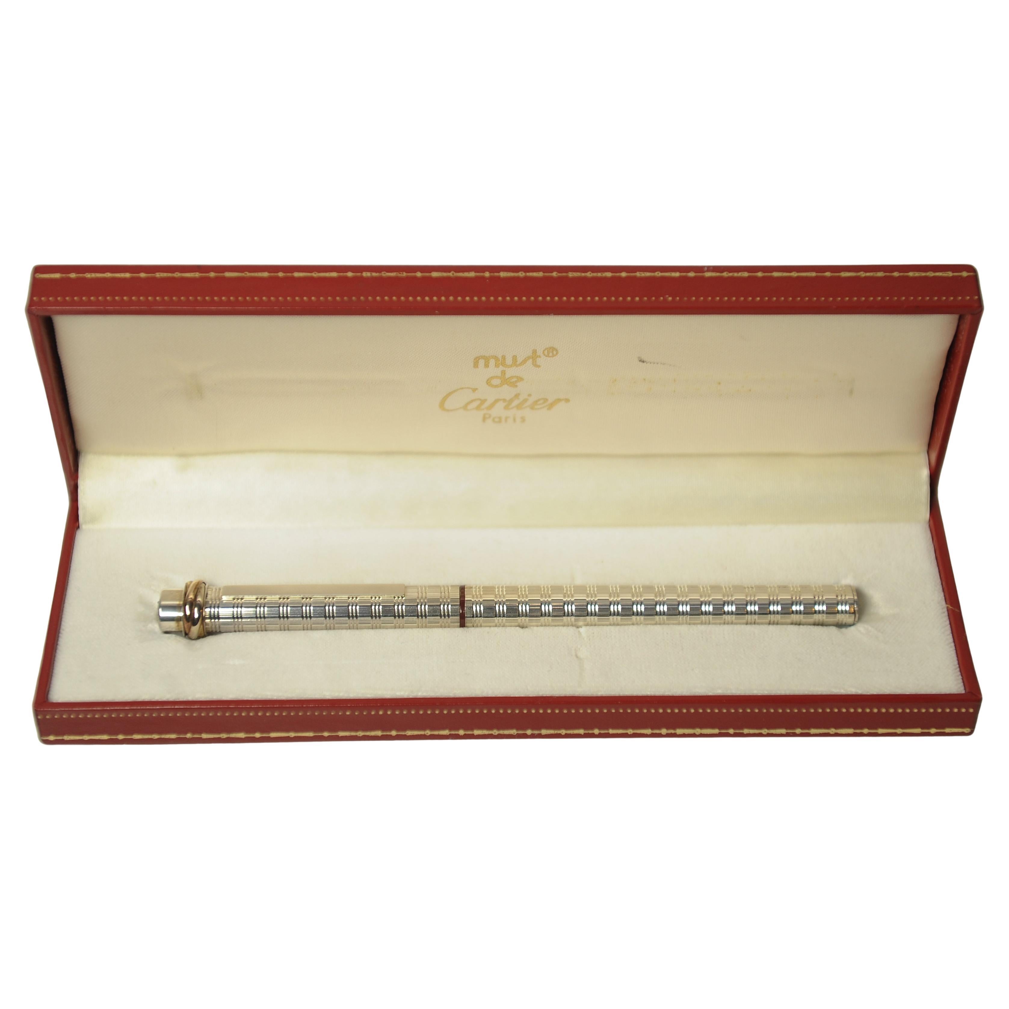 Art Déco Una stilografica Must de Cartier con pennino in oro 18 ct e incassatura in platino in vendita