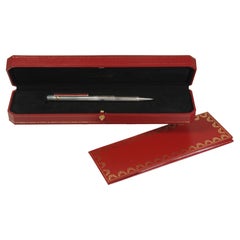 Cartier Trinity gerippter, versilberter und versilberter Stift mit roter Cartier-Box und roter Emaille-Clip