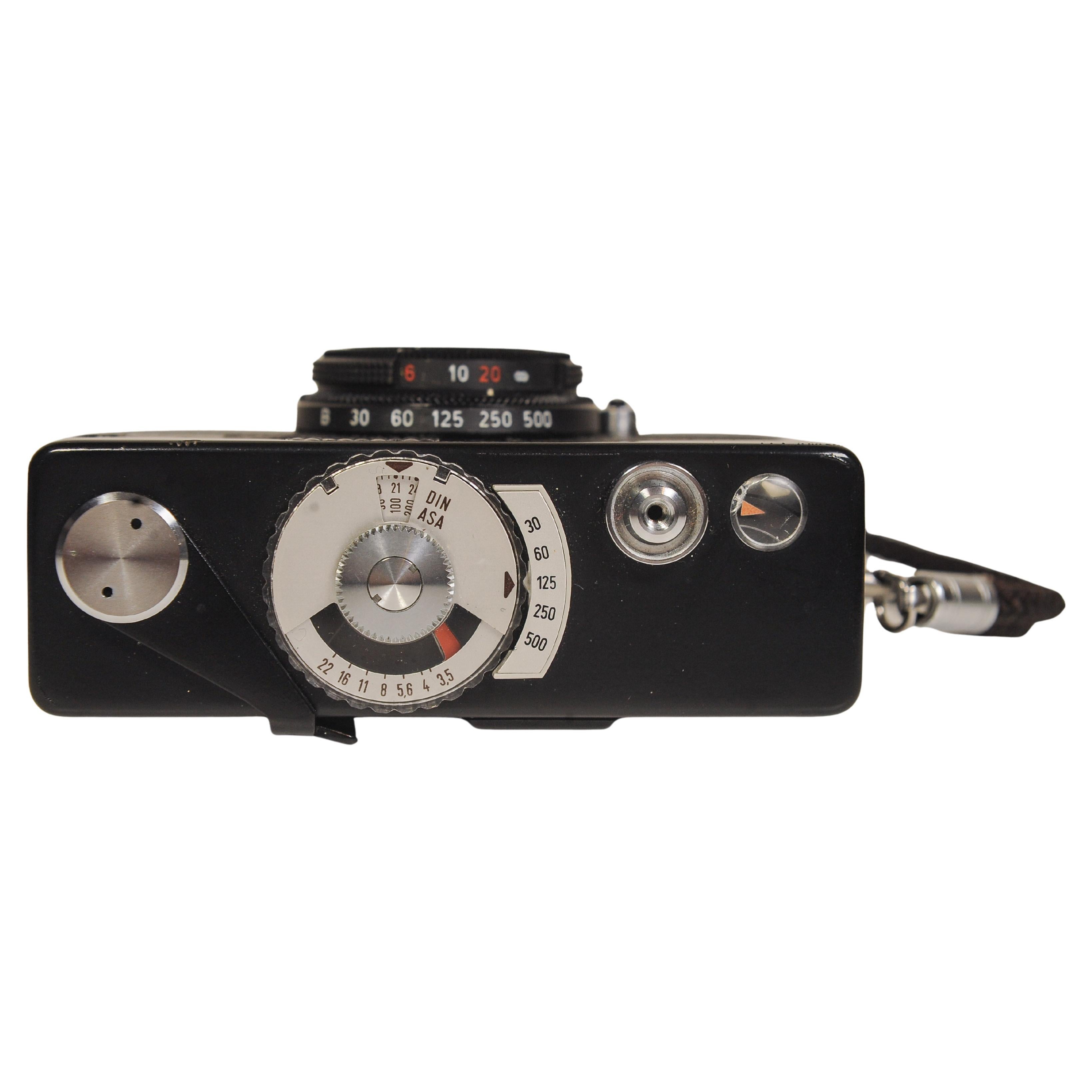 Rollei 35B Macchina fotografica miniaturizzata con mirino a pellicola da 35 mm Carl Zeiss Triotar 28 in vendita 2