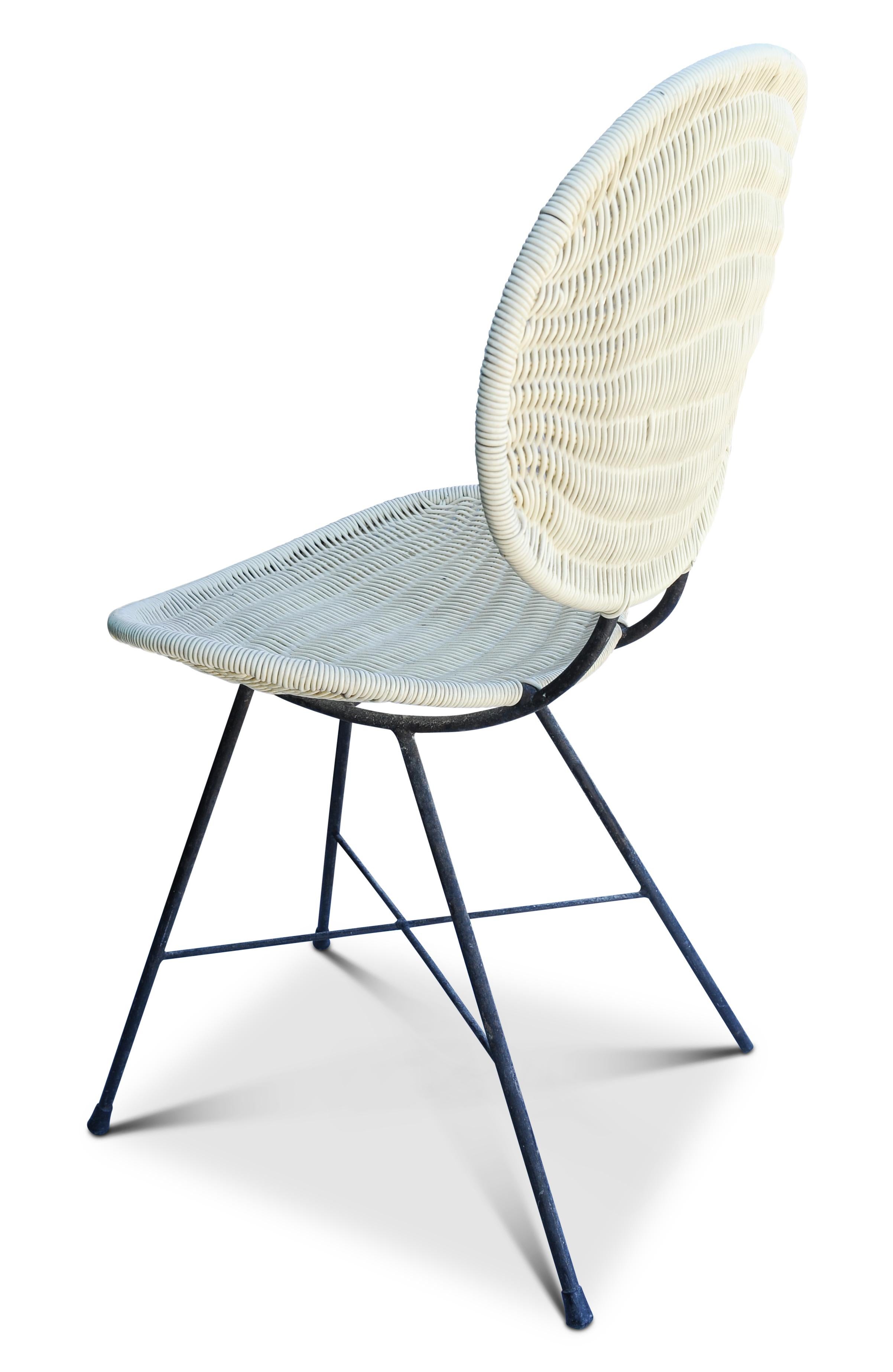 Mid-Century moderno Sedia a farfalla a conchiglia in rattan del Mid Century Modern con base in ferro 1950 Italia in vendita