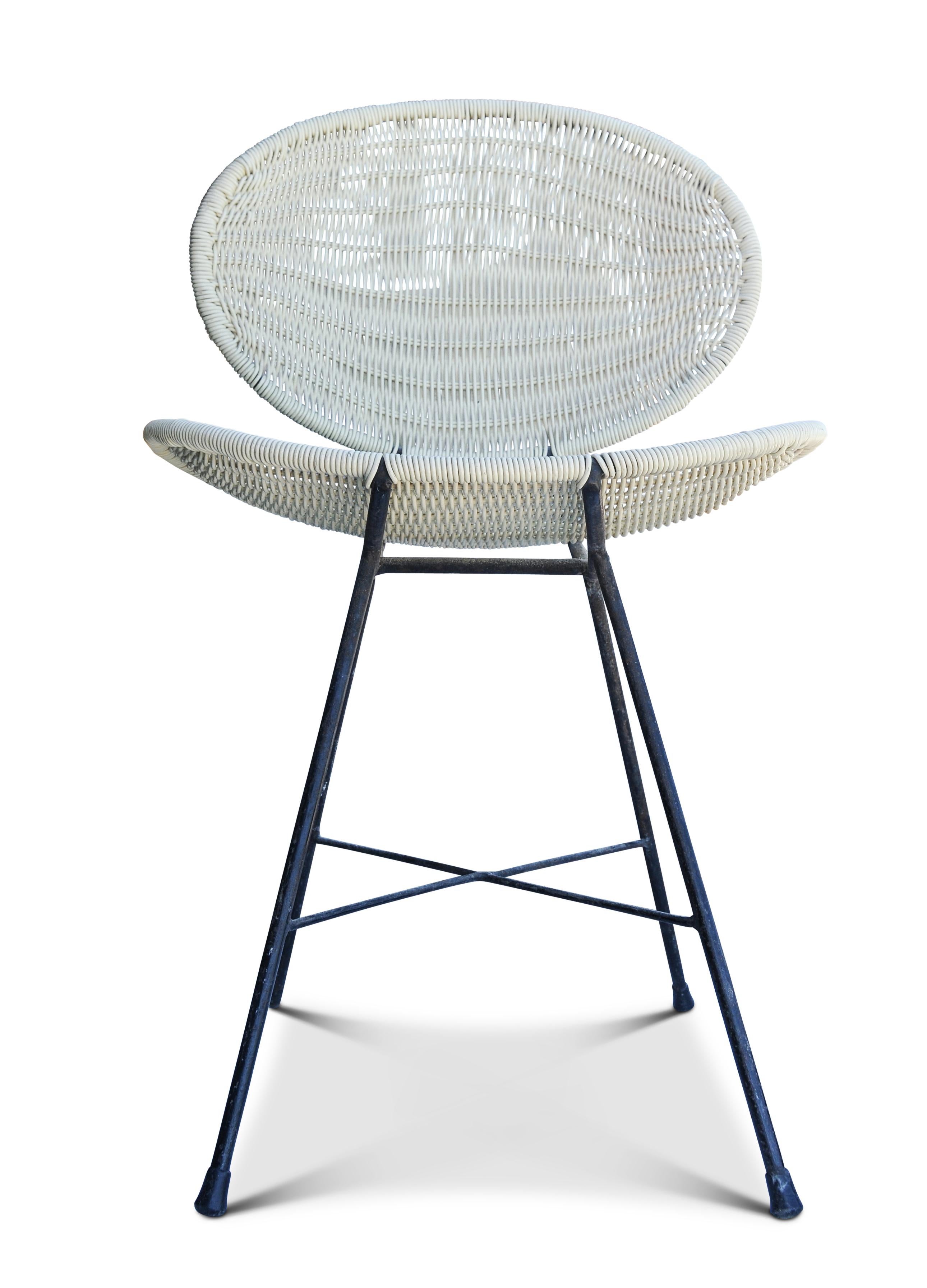 Sedia a farfalla a conchiglia in rattan del Mid Century Modern con base in ferro 1950 Italia In condizioni buone in vendita a Reading, Berkshire