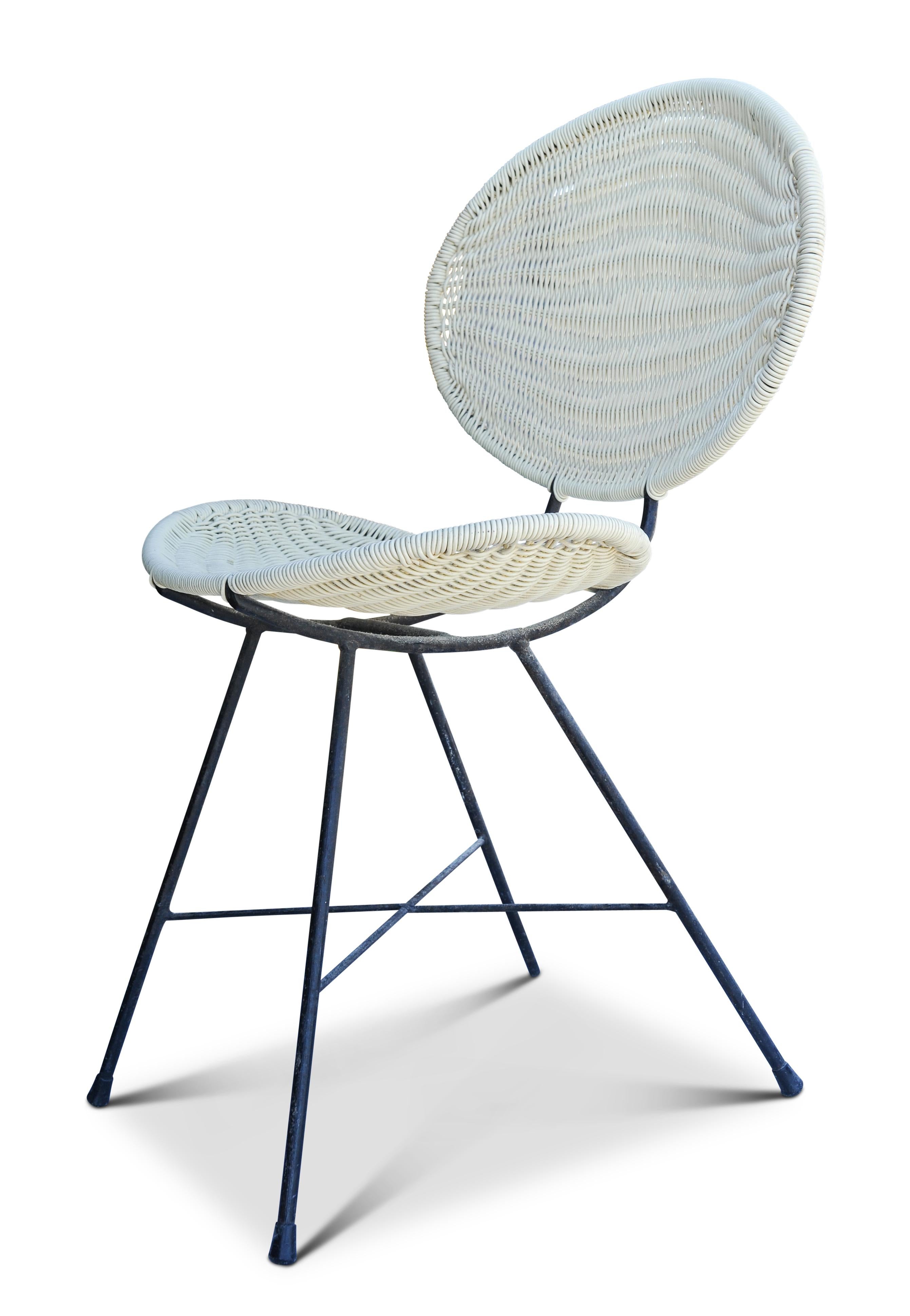 Sedia a farfalla in rattan intrecciato crema del Mid Century Modern con struttura in ferro Italia anni '50

Ricorda gli stimati designer John Salterini e Maurizio Tempestini.

Altezza della seduta 45cm I Profondità della seduta 34cm
