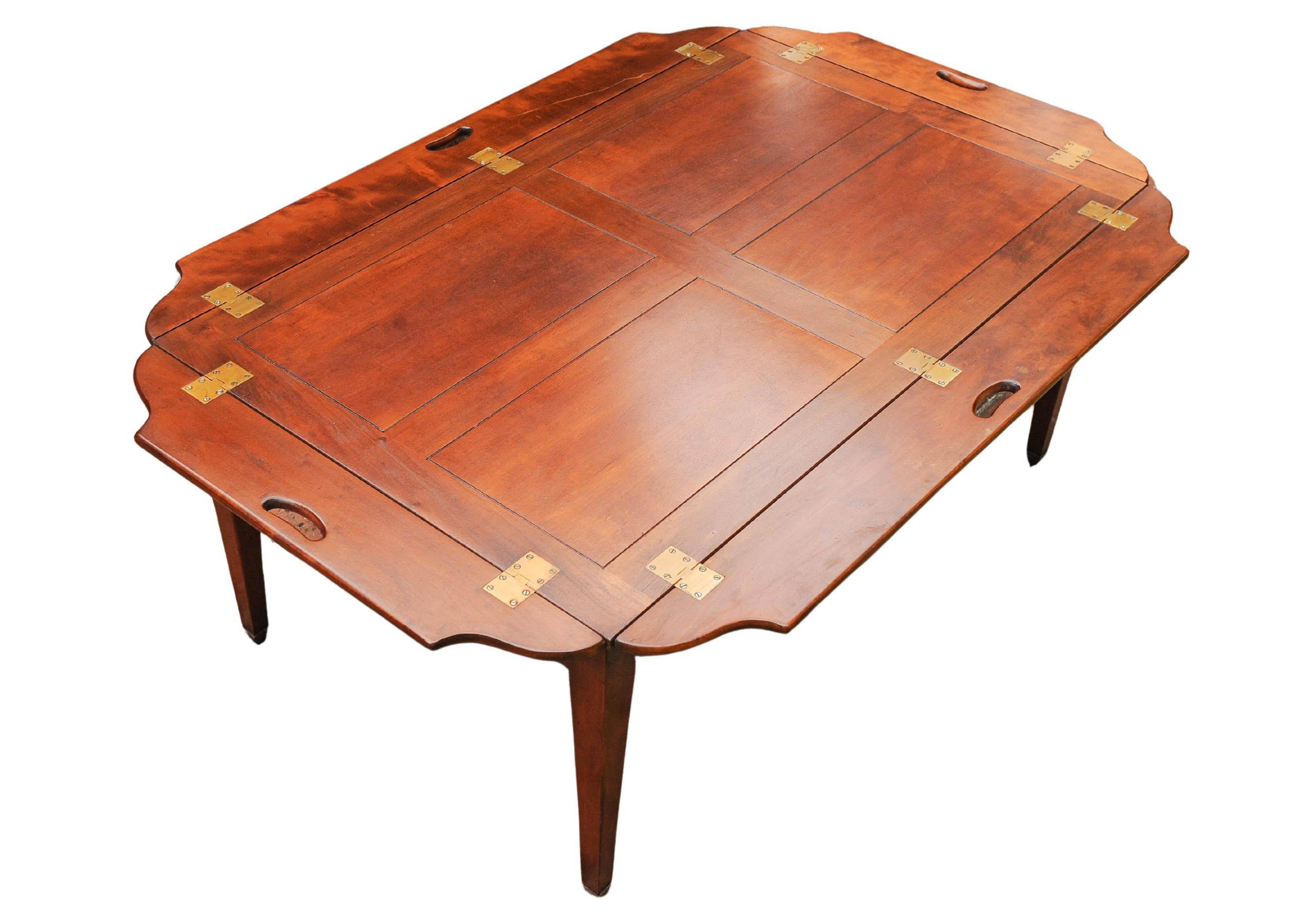 Fait main Table basse de majordome en acajou et laiton Fabriquée à la main Kennedy Furniture en vente