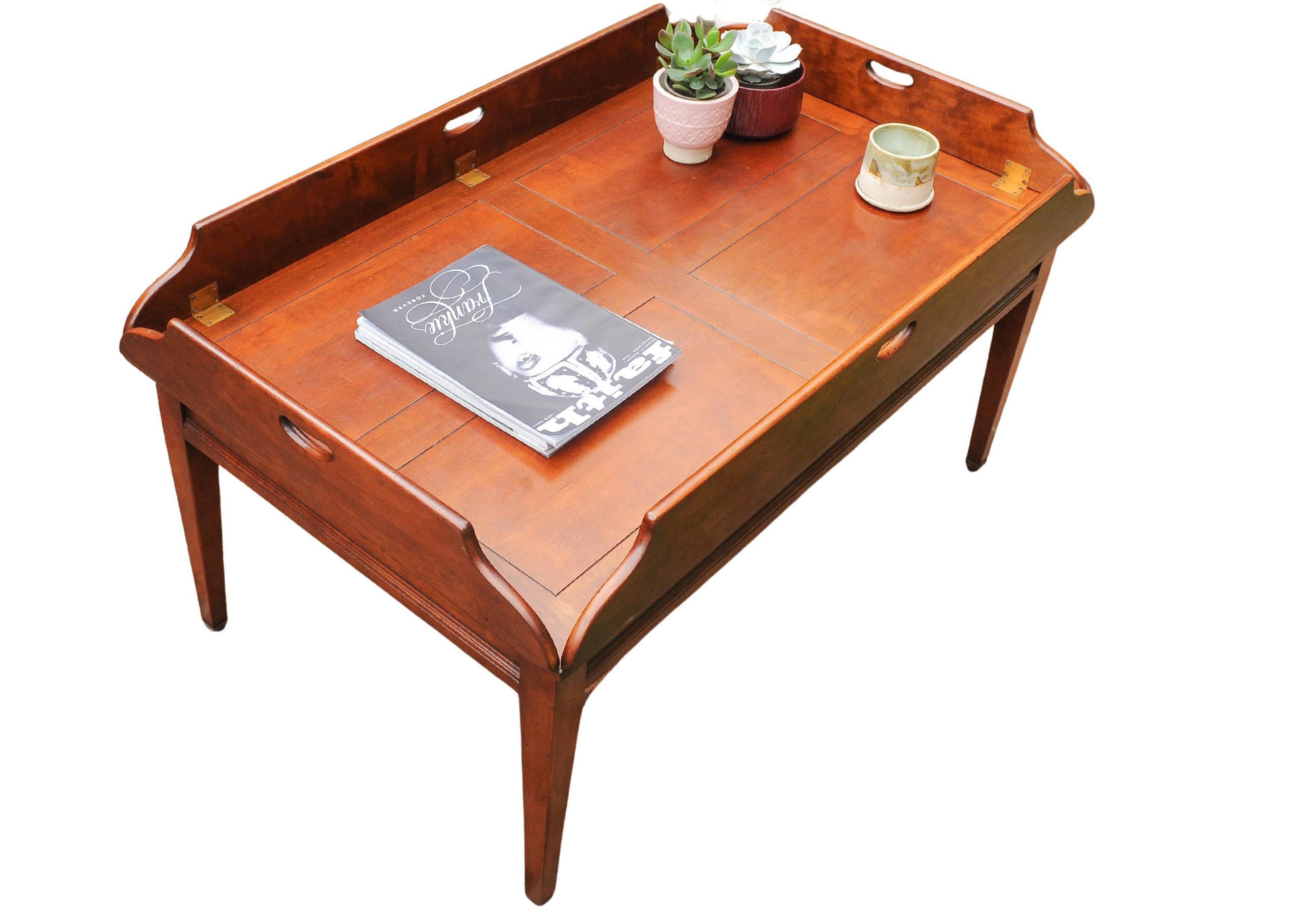 Britannique Table basse de majordome en acajou et laiton Fabriquée à la main Kennedy Furniture en vente
