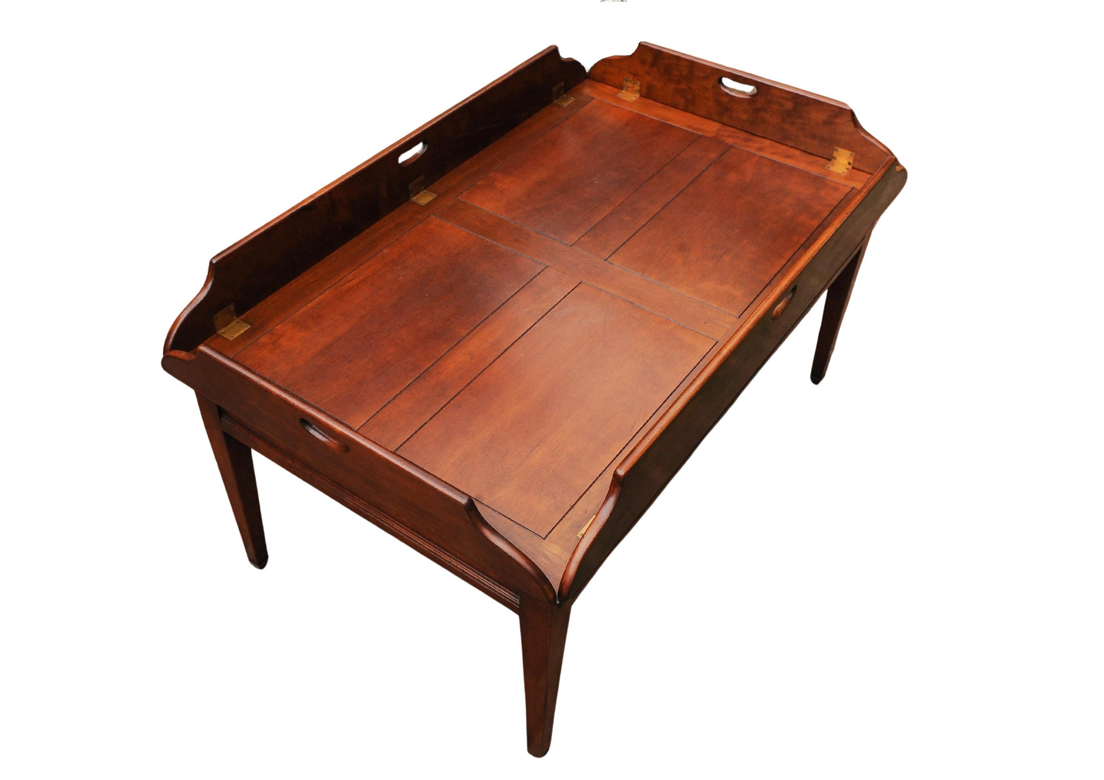 Table basse de majordome en acajou et laiton Fabriquée à la main Kennedy Furniture en vente 3