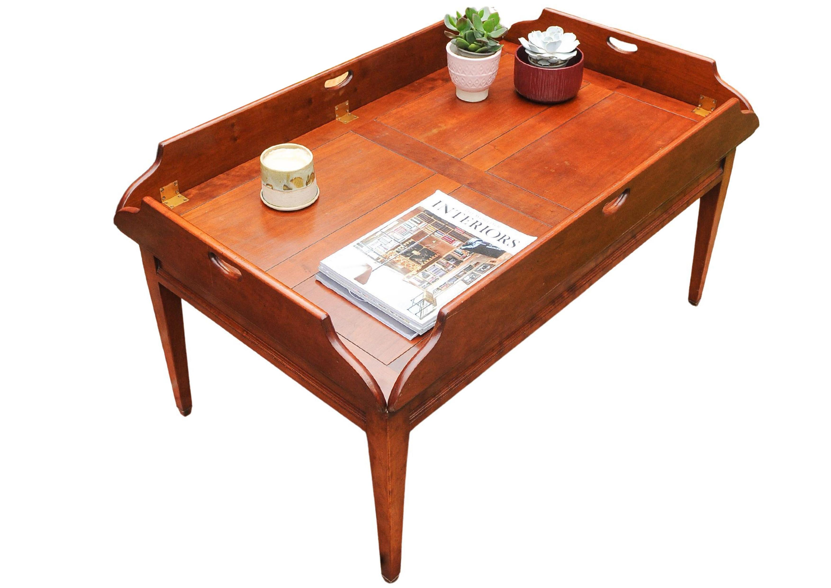 20ième siècle Table basse de majordome en acajou et laiton Fabriquée à la main Kennedy Furniture en vente
