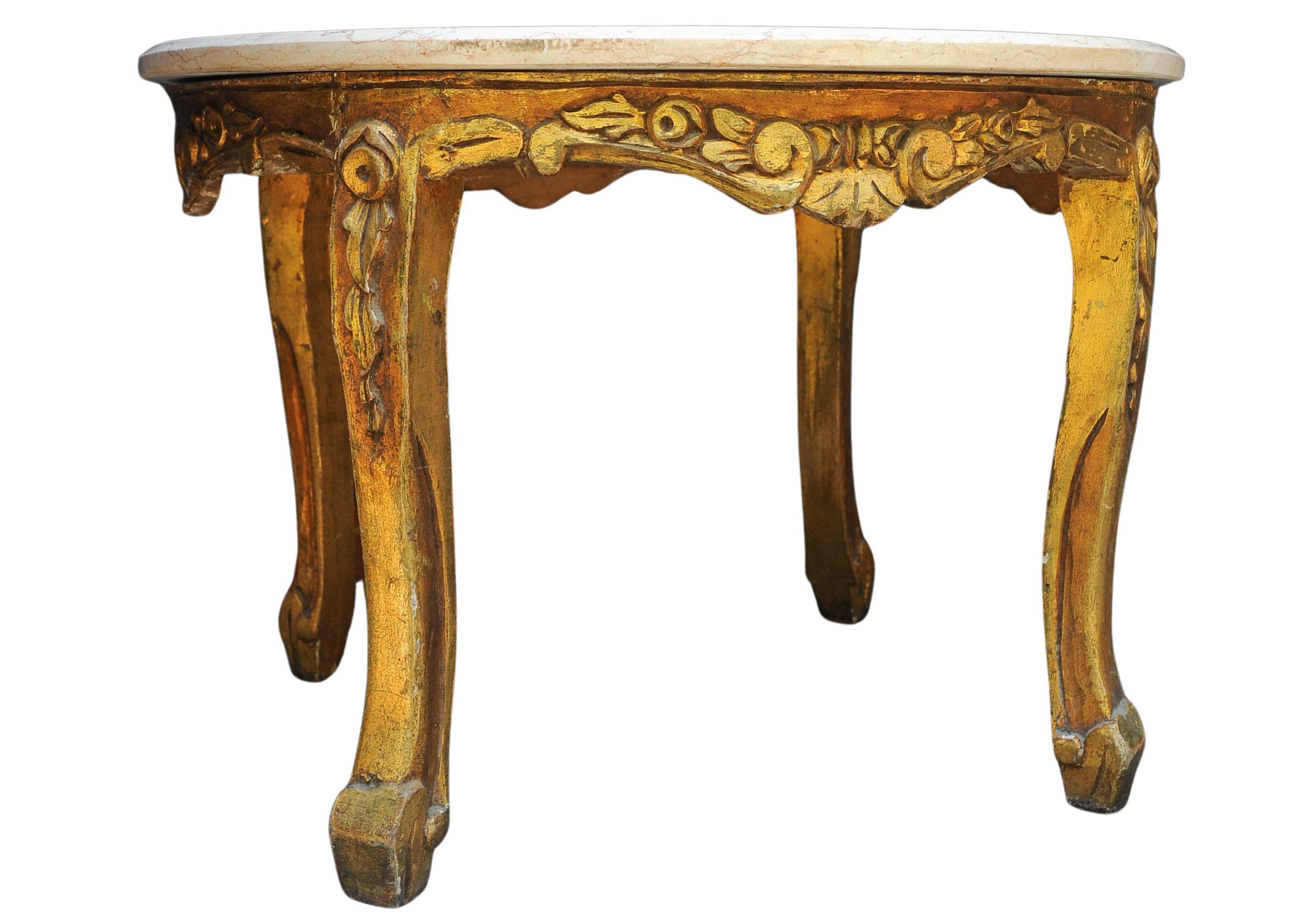 Mesa de salón circular francesa del siglo XIX de madera dorada y tapa de mármol veteado Francés en venta