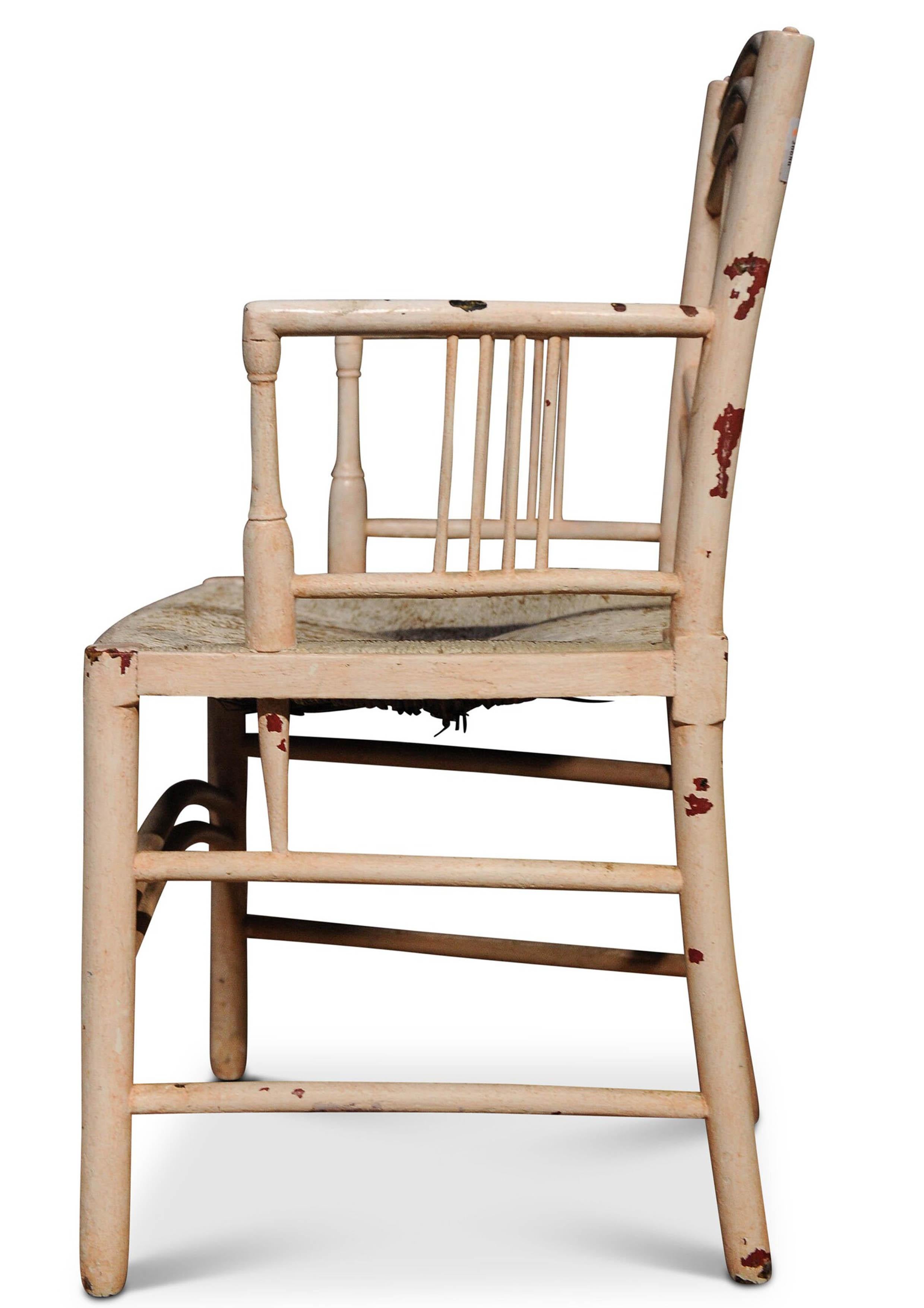 Anglais Fauteuil Sussex peint Arts And Crafts avec siège en jonc patiné et charmant en vente