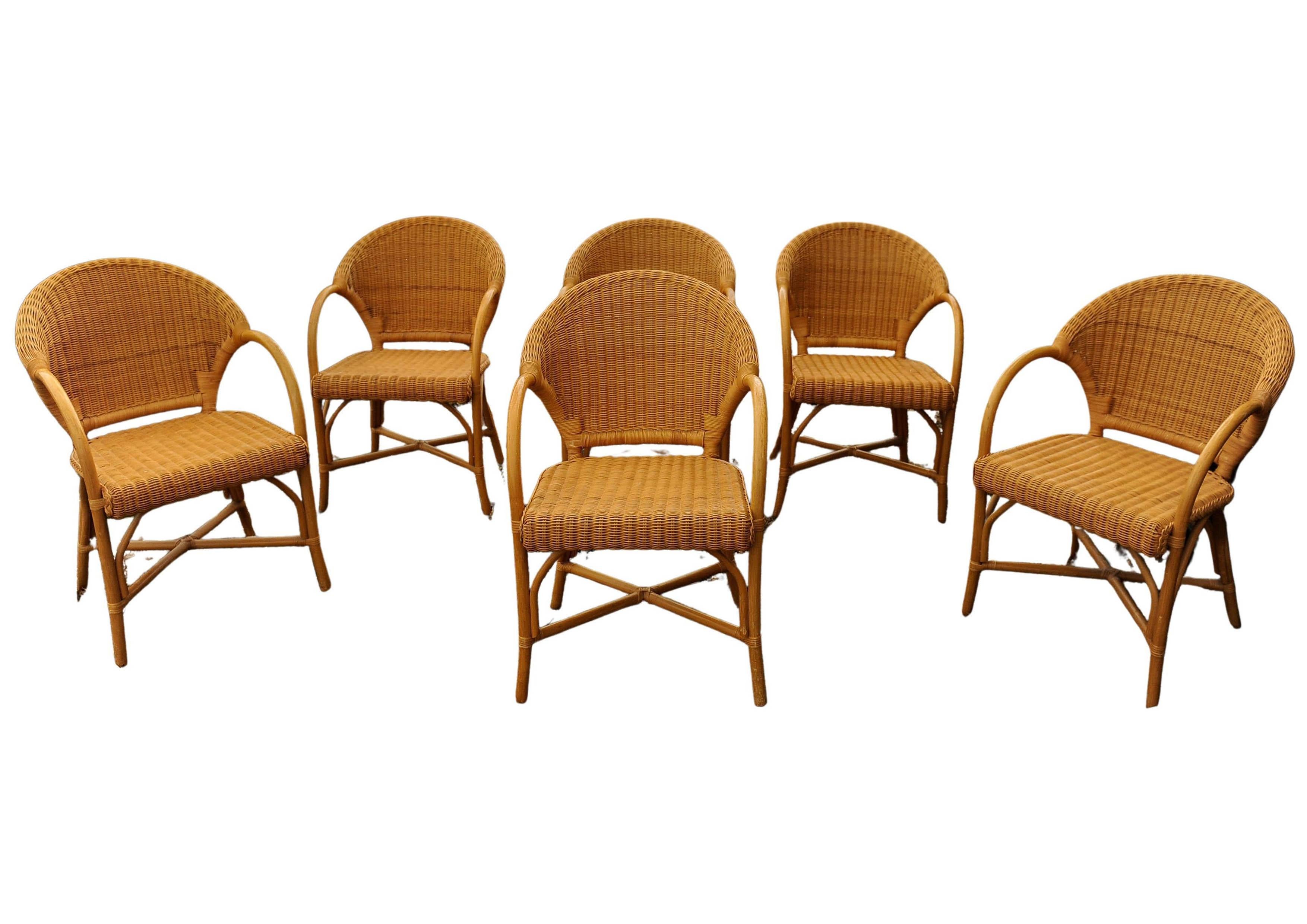 Sechs italienische Esszimmerstühle aus Bambus und geflochtenem Rattan mit Armlehnen aus Bugholz und X-Rahmengestell


Höhe 85 cm
Breite 56
Tiefe 52cm
Höhe bis Sitz 47cm
Höhe bis zu den Armen 68,5 cm
Breite des Sitzes 47cm 
Tiefe des Sitzes 47cm

