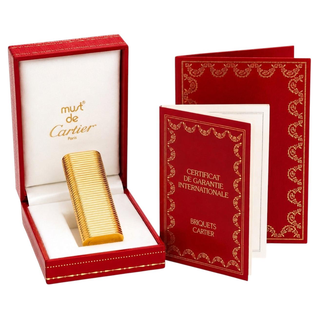 Briquet à cigarettes Cartier rare, plaqué or 18 carats, à motif nervuré, dans son coffret Cartier d'origine