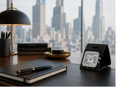 Sveglia da viaggio Cartier Santos vintage color argento, in custodia in pelle nera