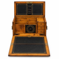 Schreibtisch-Schreibutensilienschrank im viktorianischen Coromandel-Stil mit Messingbeschlägen im neugotischen Stil