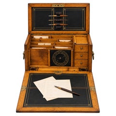 Schreibtisch-Schreibutensilienschrank im viktorianischen Coromandel-Stil mit Messingbeschlägen im neugotischen Stil