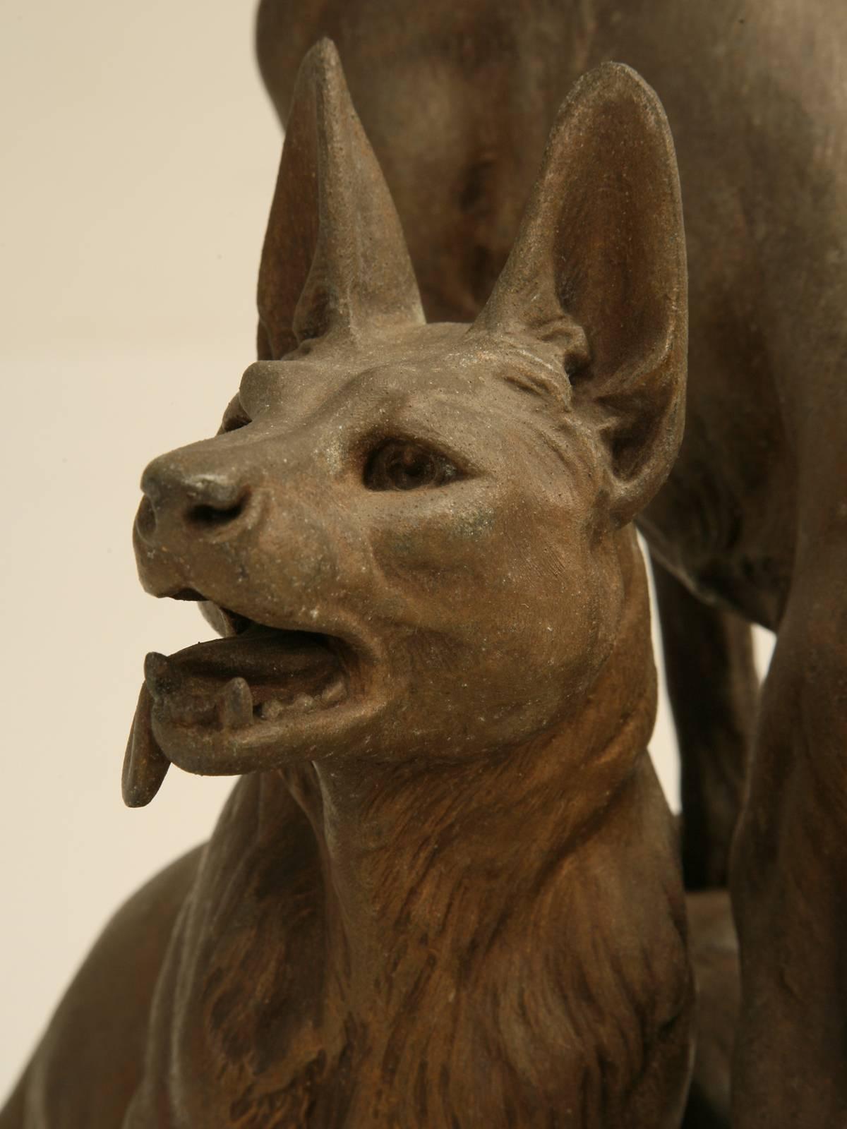 Début du 20ème siècle Sculpture allemande d'un chien de berger par Louis-Albert Carvin