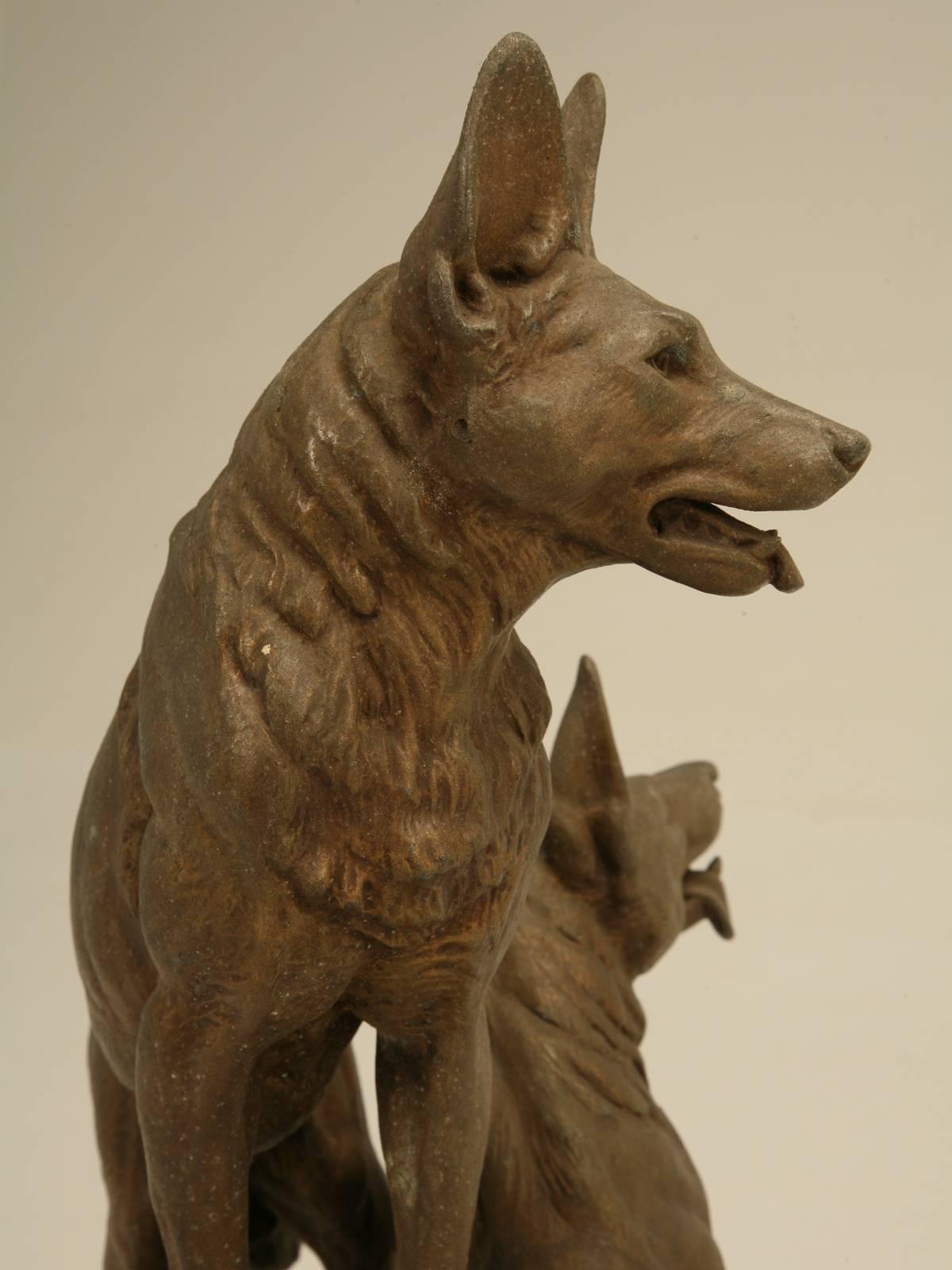 Français Sculpture allemande d'un chien de berger par Louis-Albert Carvin