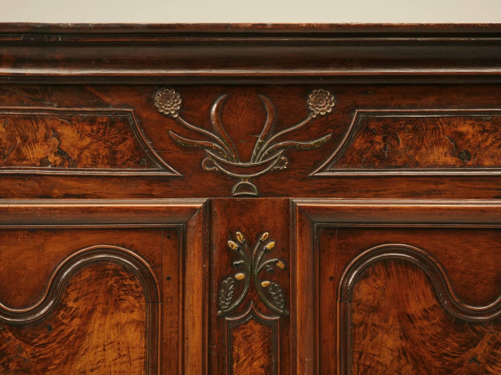 French Louis XV Armoire, circa 1700s In Good Condition In Chicago, IL