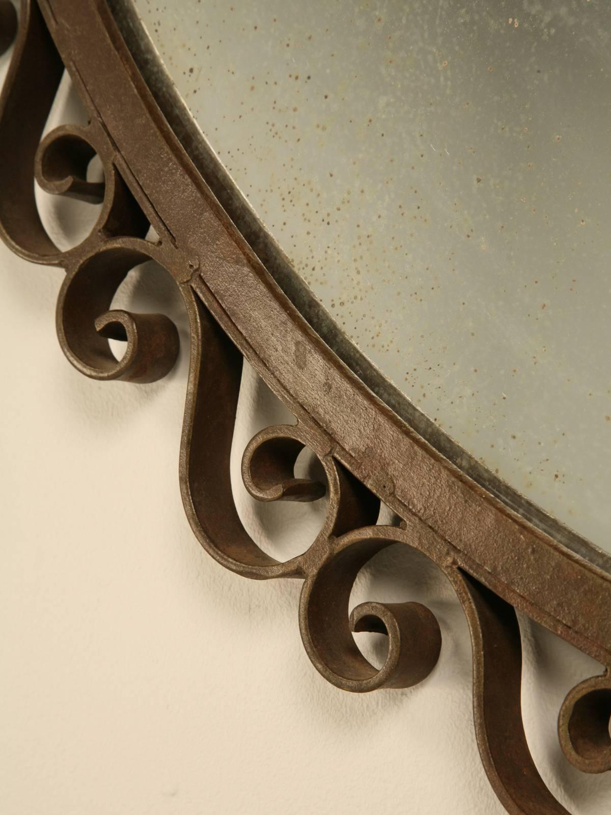 French Art Deco Round Mirror with Built-in Sconces circa 1930's For Sale 1