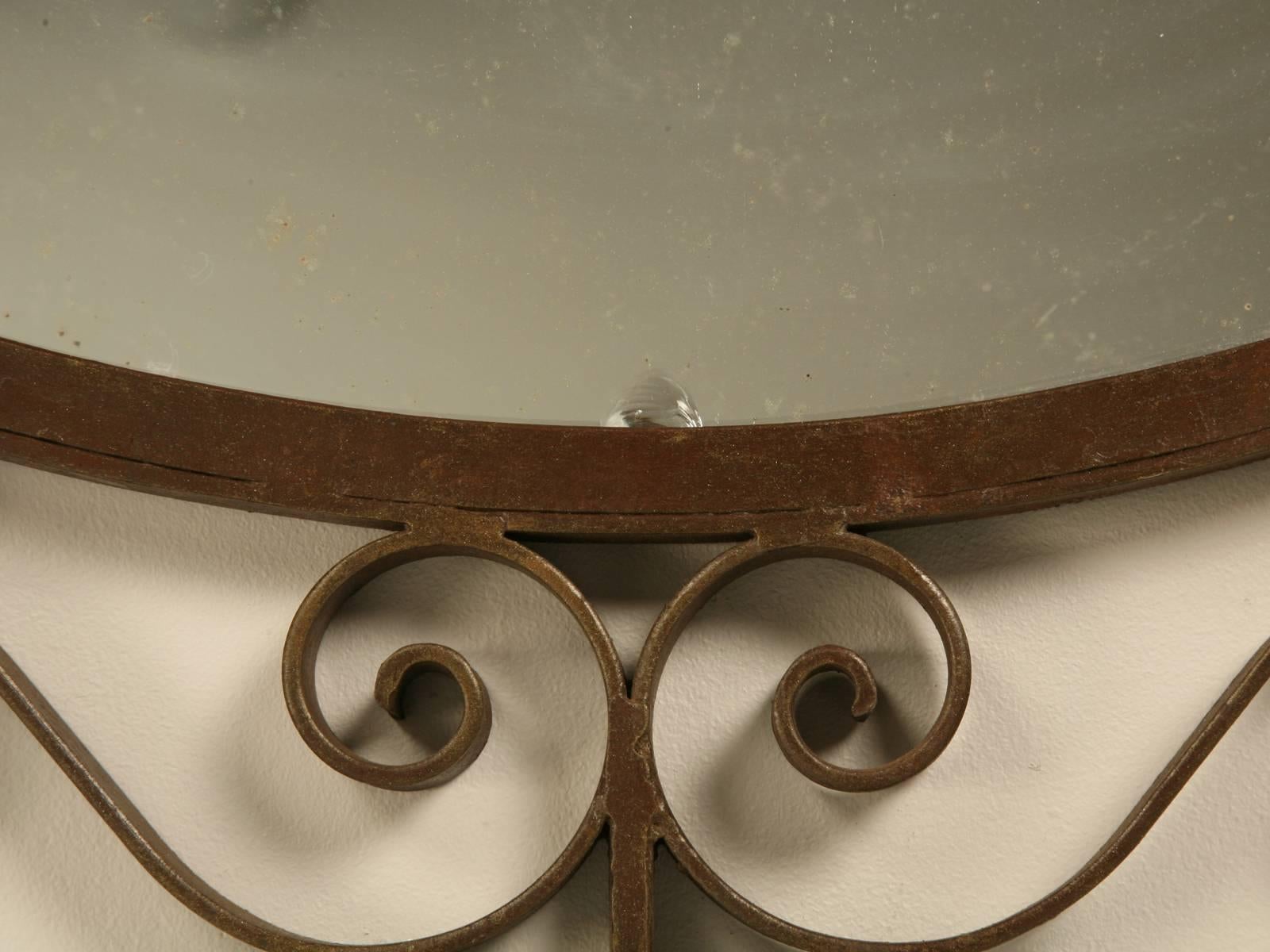 Specchio rotondo in stile Art Deco francese con scendiletto incorporato del 1930 circa in vendita 2
