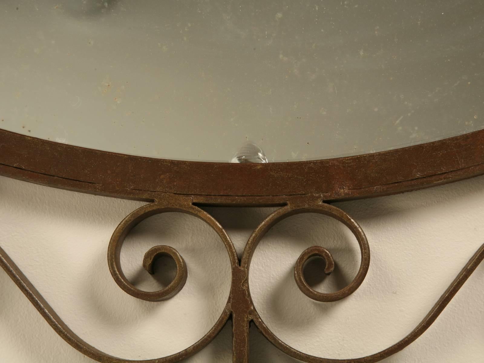 French Art Deco Round Mirror with Built-in Sconces circa 1930's For Sale 3