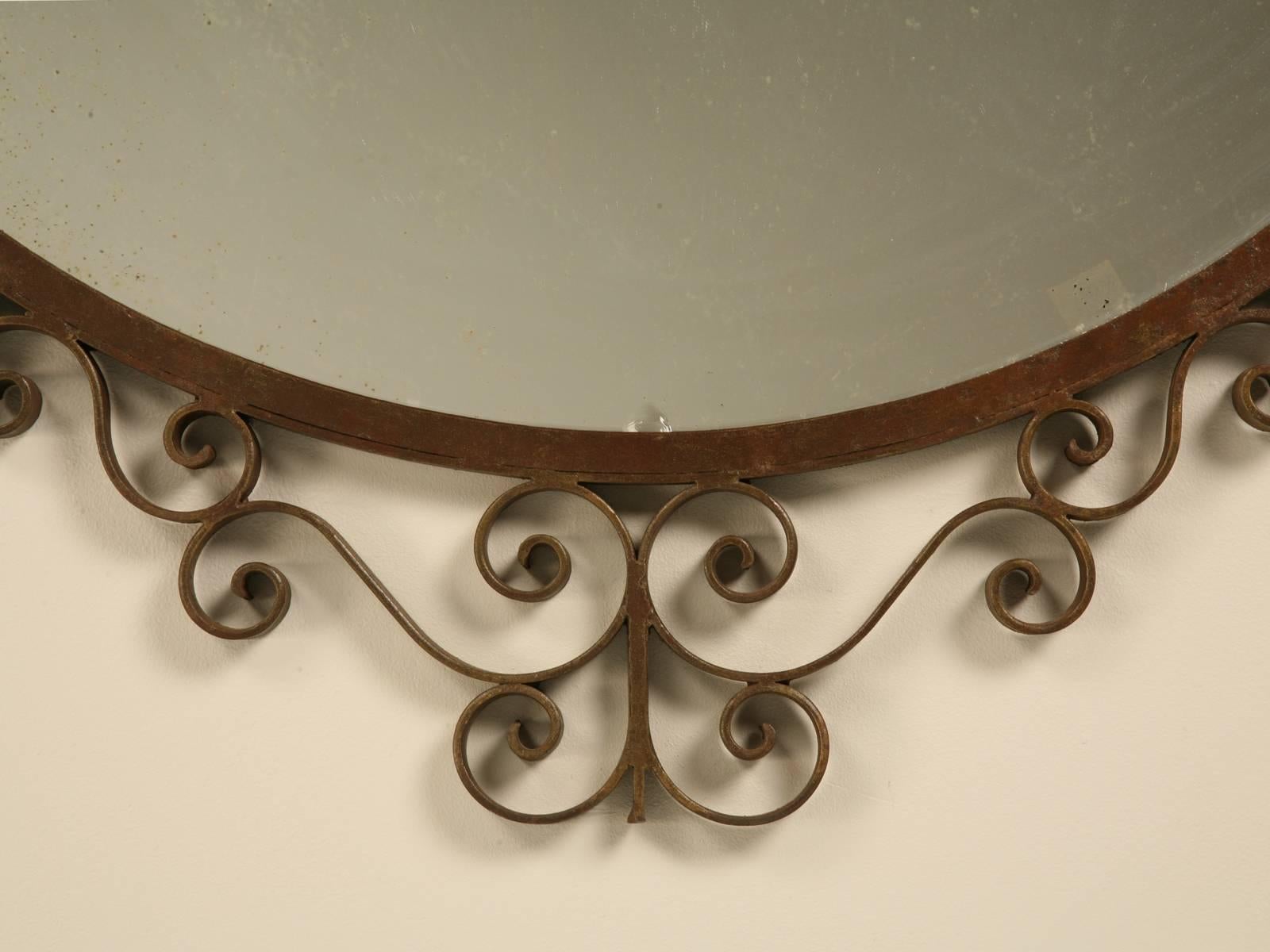 French Art Deco Round Mirror with Built-in Sconces circa 1930's For Sale 2