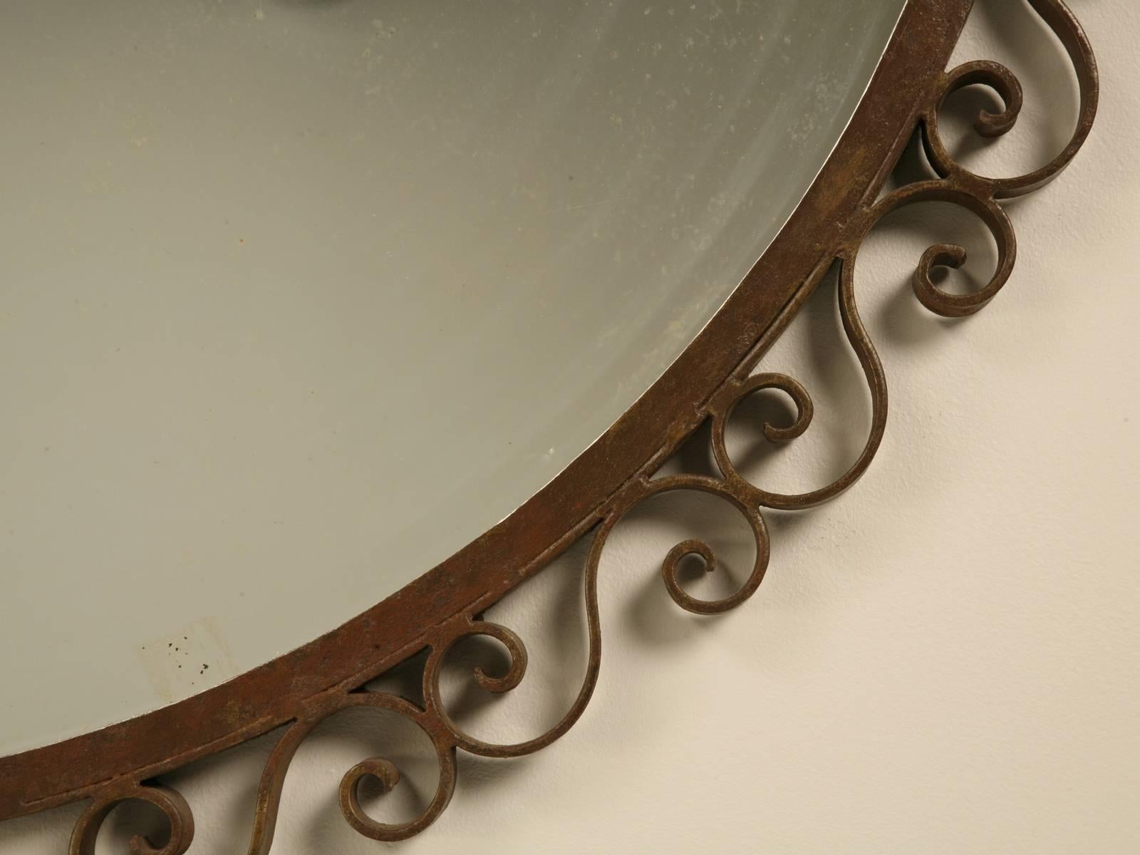 French Art Deco Round Mirror with Built-in Sconces circa 1930's For Sale 4