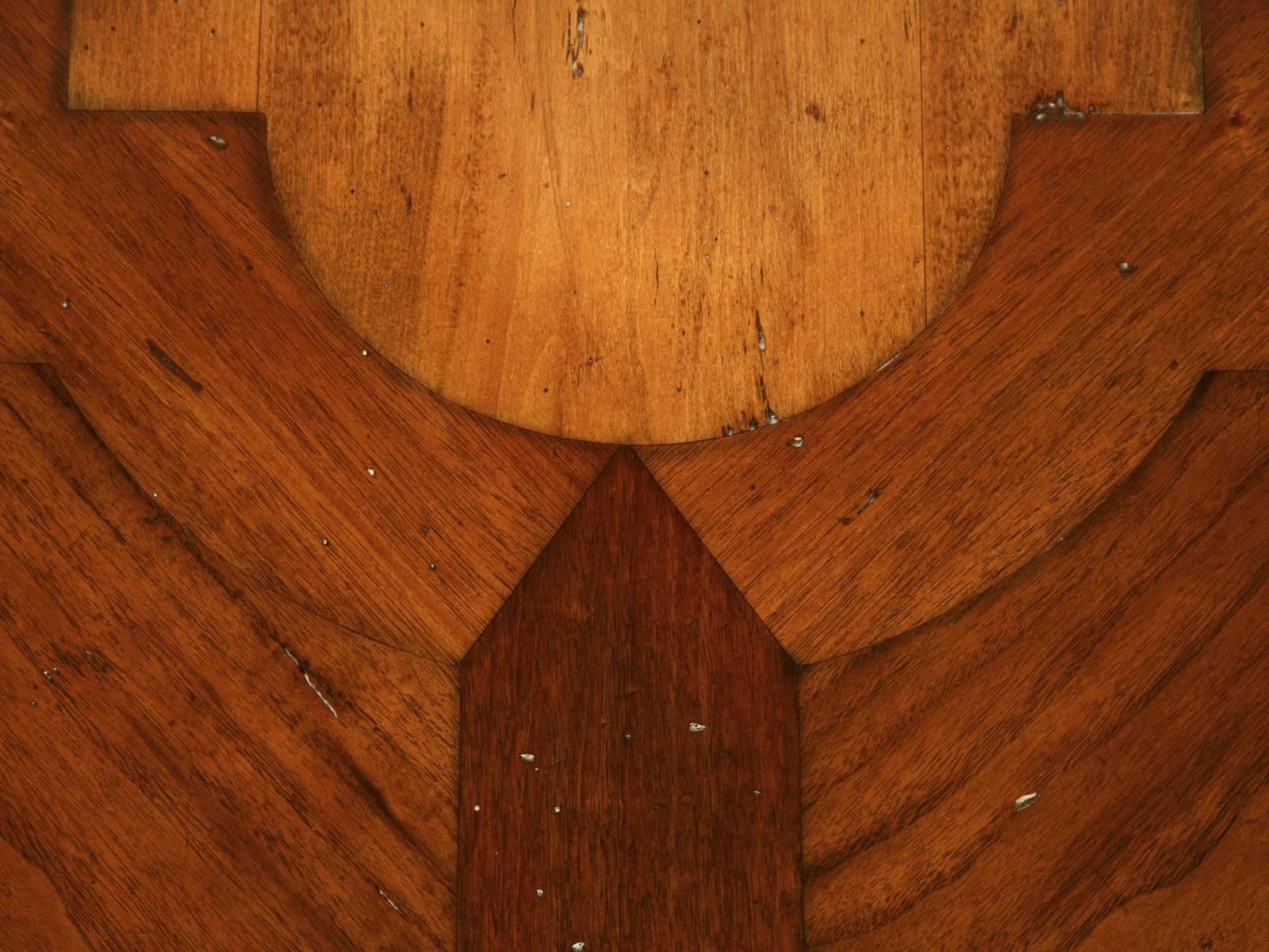 Américain Table basse carrée d'inspiration française incrustée, fabriquée à la main par Old Plank à Chicago en vente