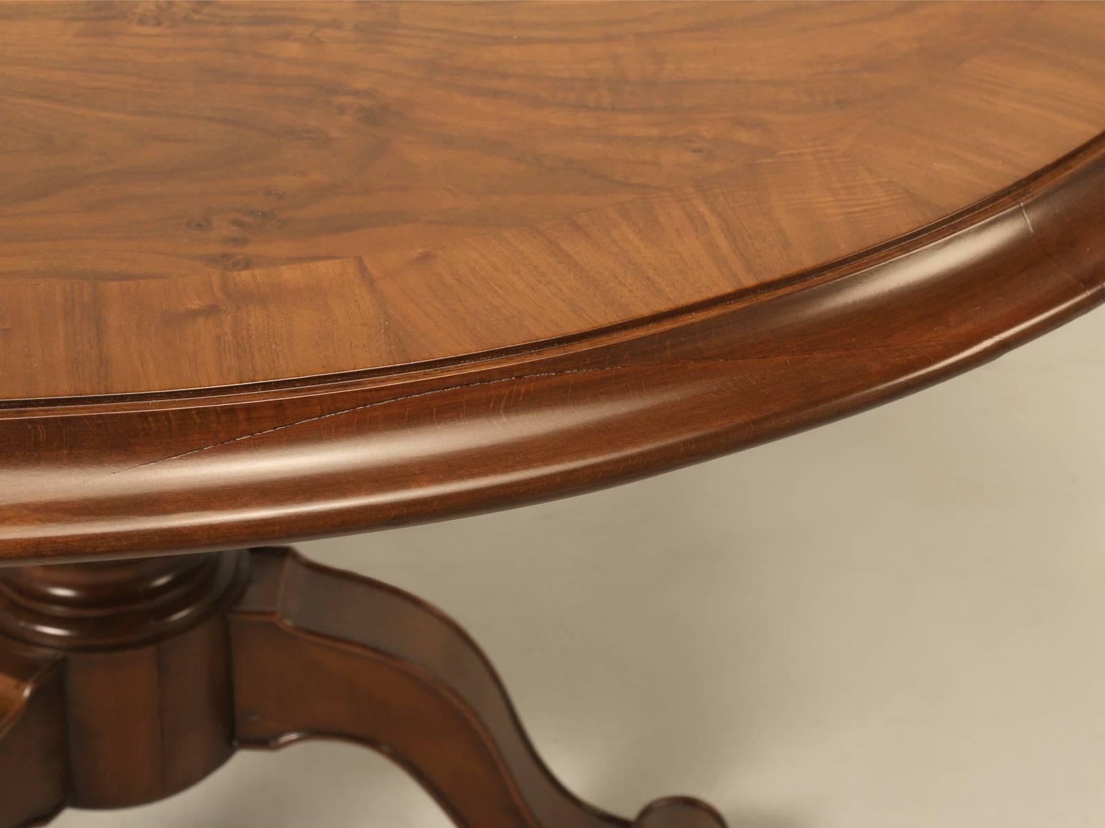 Mid-20th Century French Burl-Walnut Round Dining Table with Leaf