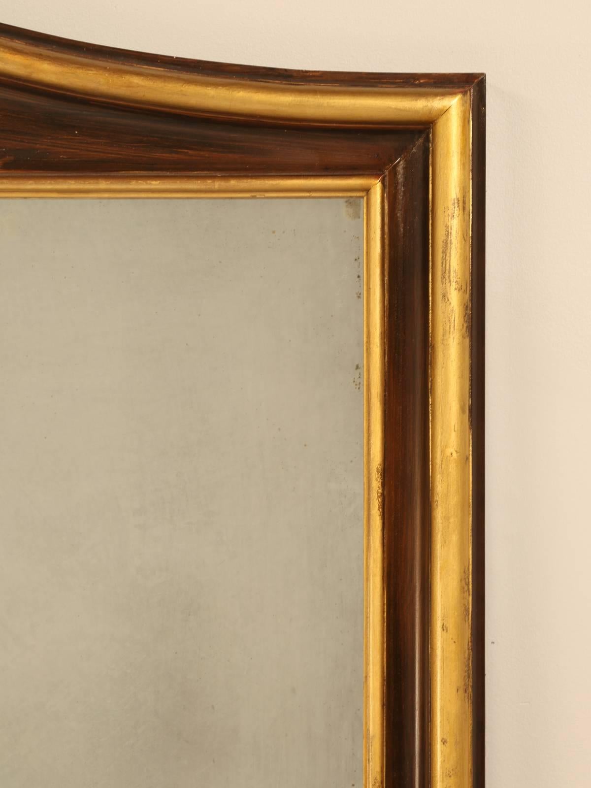 Fin du XIXe siècle Miroir français à grande échelle avec cadre sculpté à la main en feuille d'or 24 carats  en vente