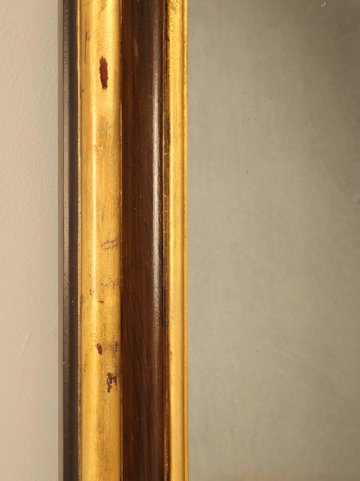 Miroir français à grande échelle avec cadre sculpté à la main en feuille d'or 24 carats  en vente 2