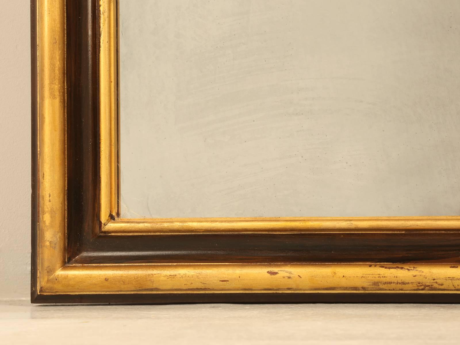 Miroir français à grande échelle avec cadre sculpté à la main en feuille d'or 24 carats  en vente 1