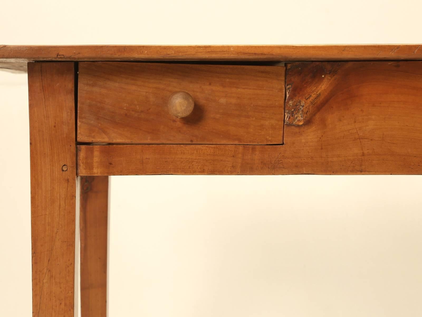 Antique Country French Farm Table or Kitchen Table in Cherry Wood c1880-1900 In Good Condition In Chicago, IL