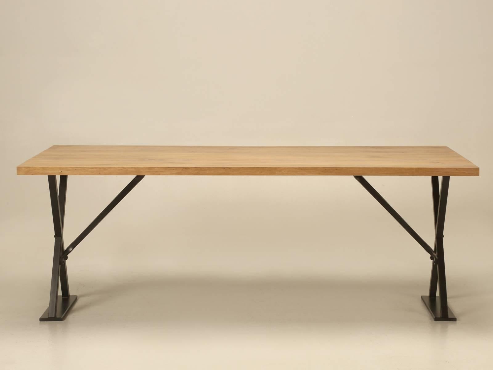 Table de cuisine d'inspiration industrielle française en chêne blanc et acier par Old Plank Neuf - En vente à Chicago, IL