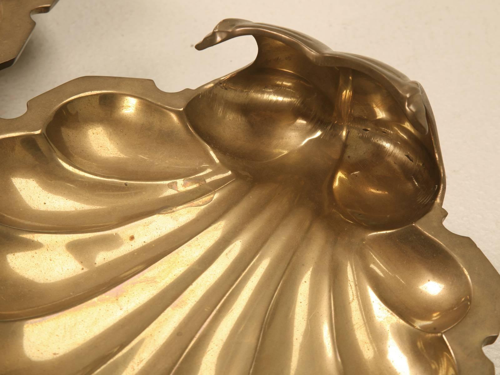 Solid Brass Footed Decorative Clamshell Dishes In Excellent Condition For Sale In Chicago, IL