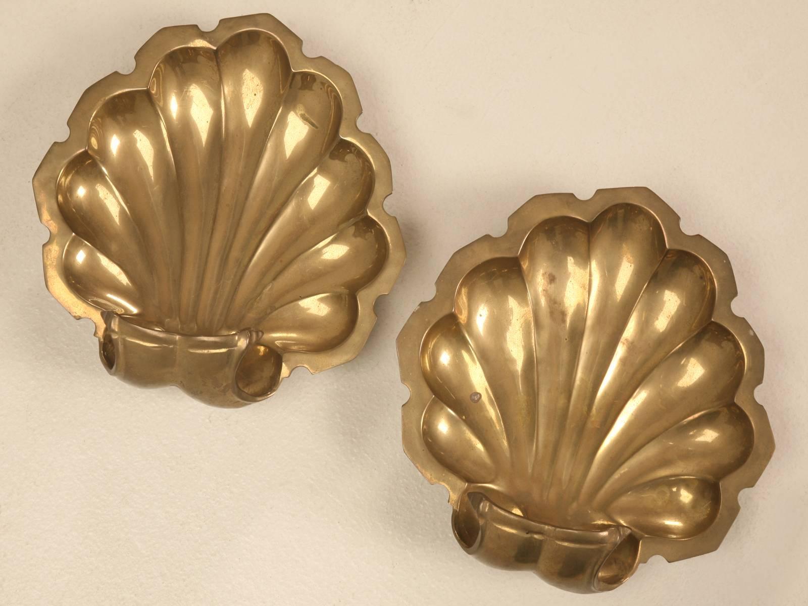 These brass clamshell dishes carry an excellent original patina. Ideal for use as his & her catchall dishes. The shells are heavy enough to make you think they could be bronze, but we’ll call them solid brass just to be on the safe side and