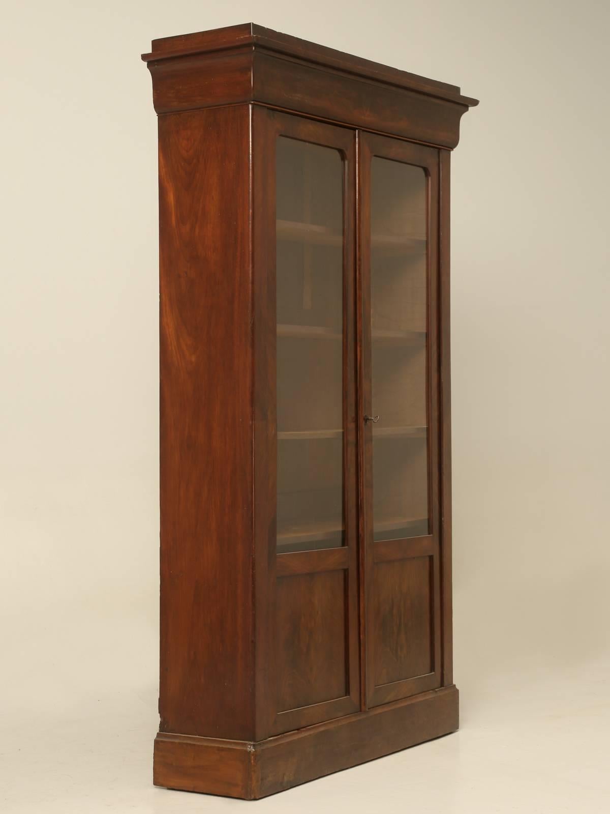 Antique French Louis Philippe style bookcase, in mahogany and in an unusual petite size, which should make it easy to fit almost anywhere. The French bookcase was received in such a nice original condition and other than tightening things up a bit,