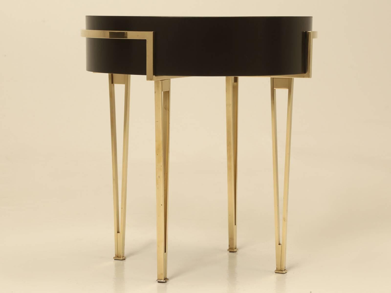 Pair of Ebonized Mid-Century Modern End or Side Tables 3