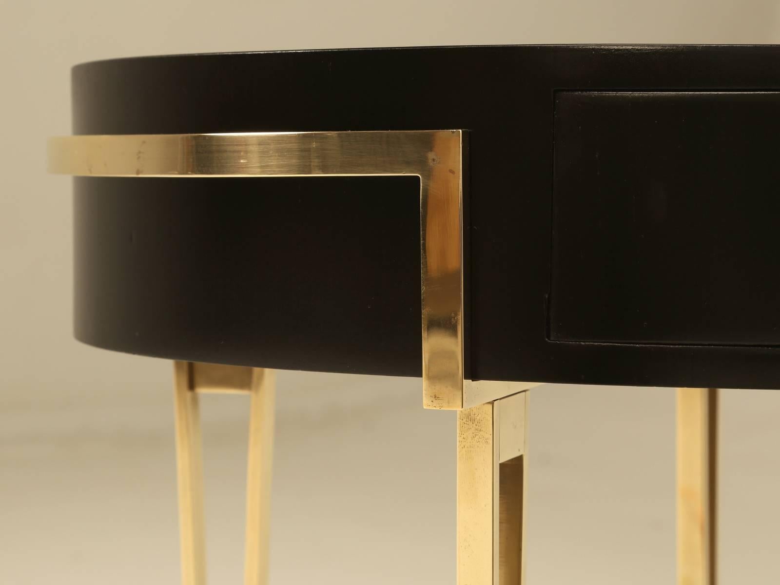 Pair of Ebonized Mid-Century Modern End or Side Tables In Excellent Condition In Chicago, IL