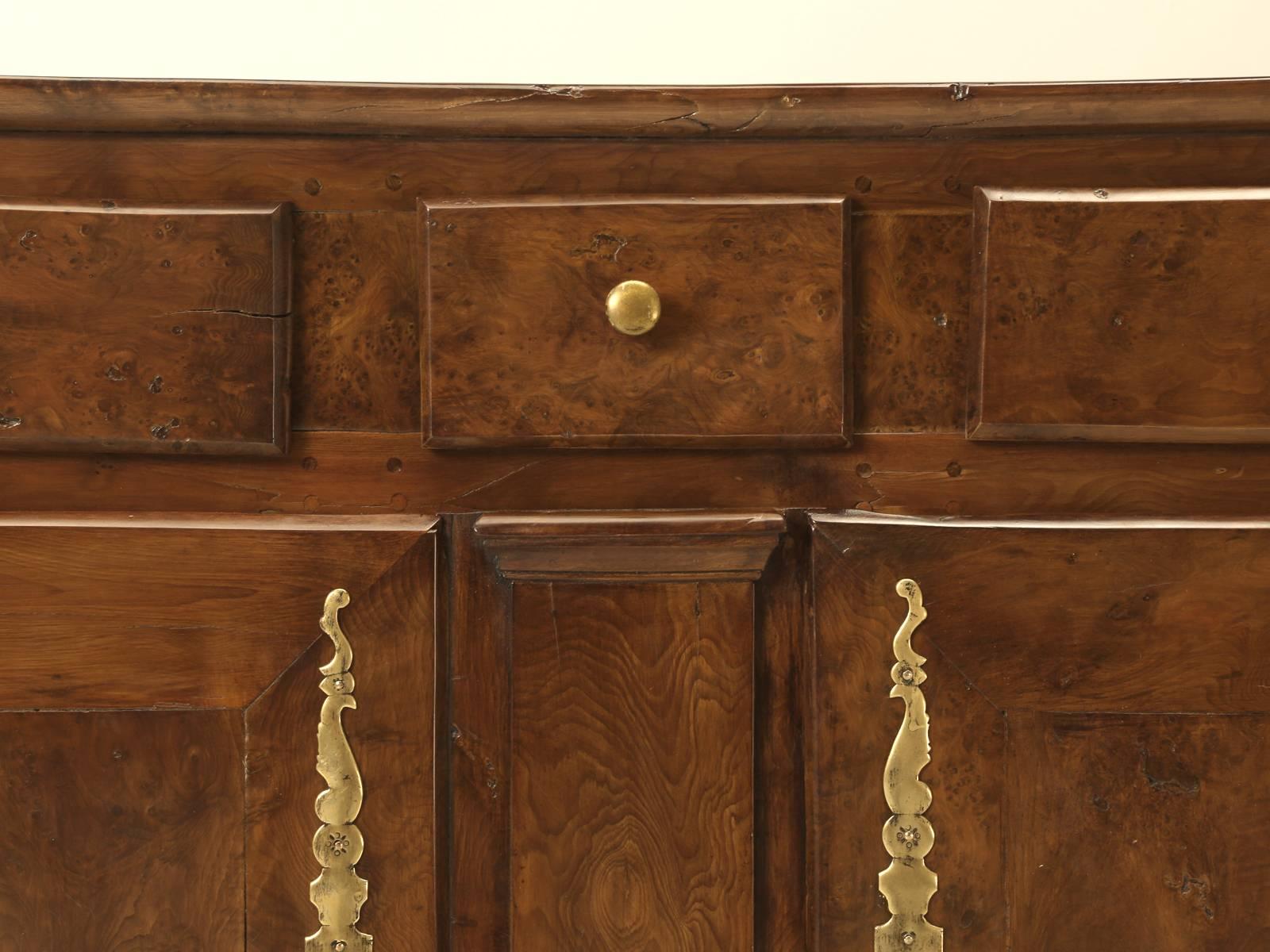 Antique French Louis XIII Style Yew Wood Buffet, circa 1800 Restored and Rare In Good Condition For Sale In Chicago, IL
