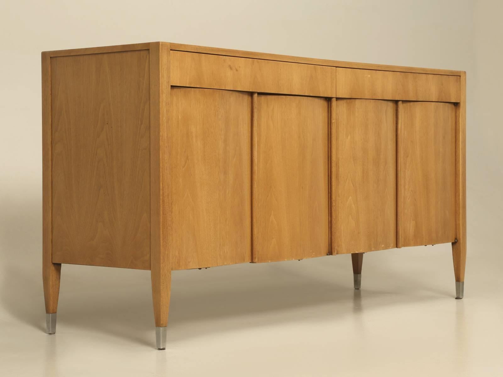 Manufactured by the Sligh Furniture Grand Rapids Chair Company in Michigan. This Mid-Century Modern buffet definitely has a hint of Scandinavia to it. Very nice original condition and had never been repaired or refinished. We have the matching