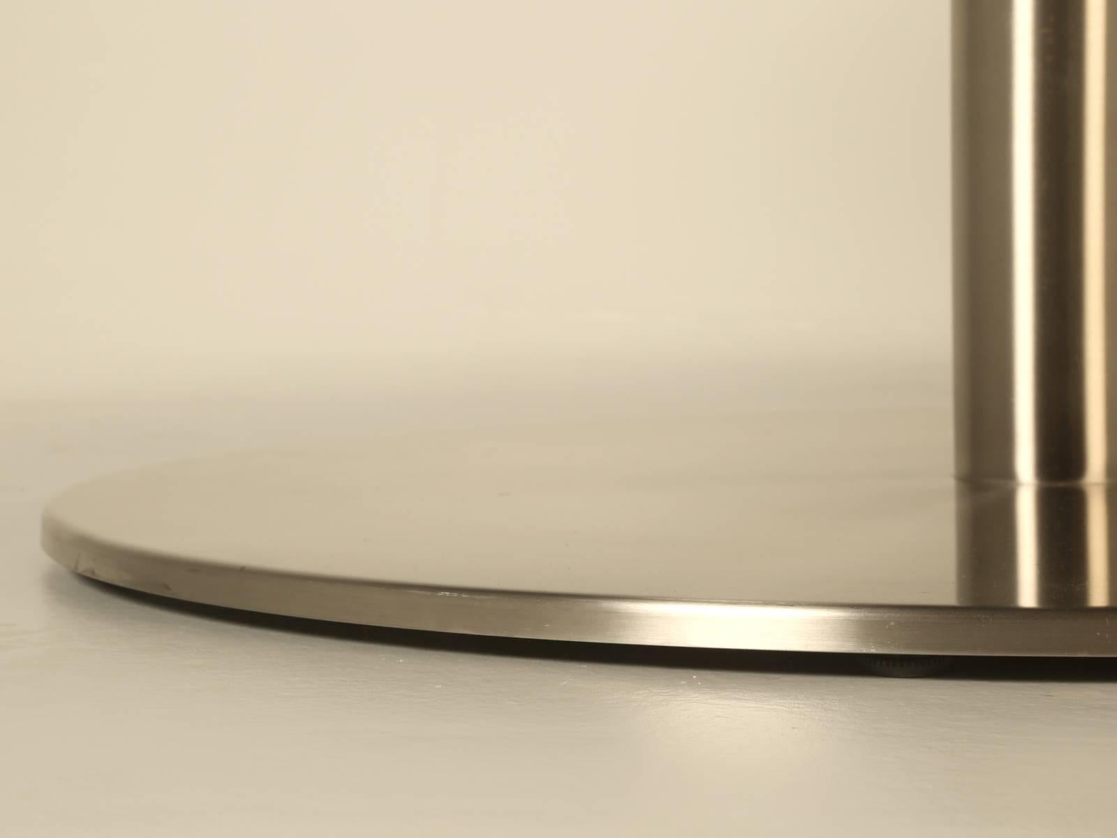 Round Dining Table in Onyx Stone and Stainless Steel 2