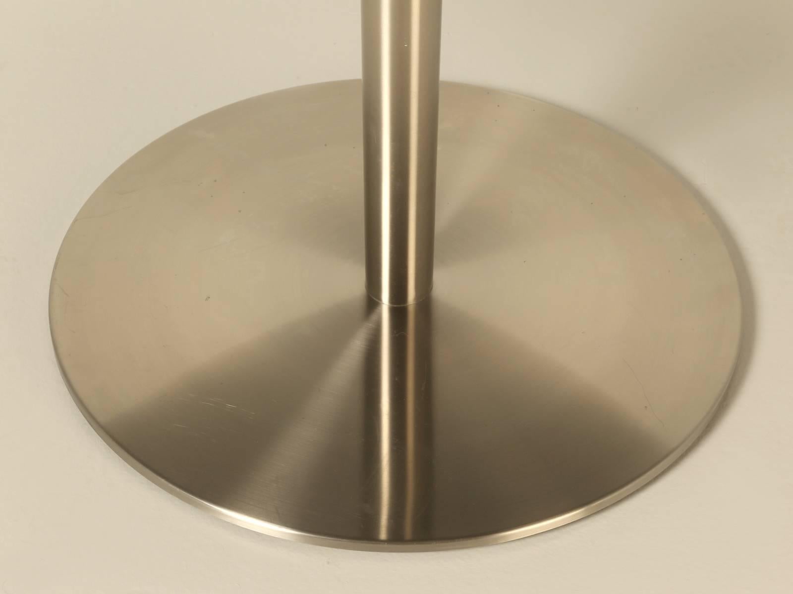 Contemporary Round Dining Table in Onyx Stone and Stainless Steel