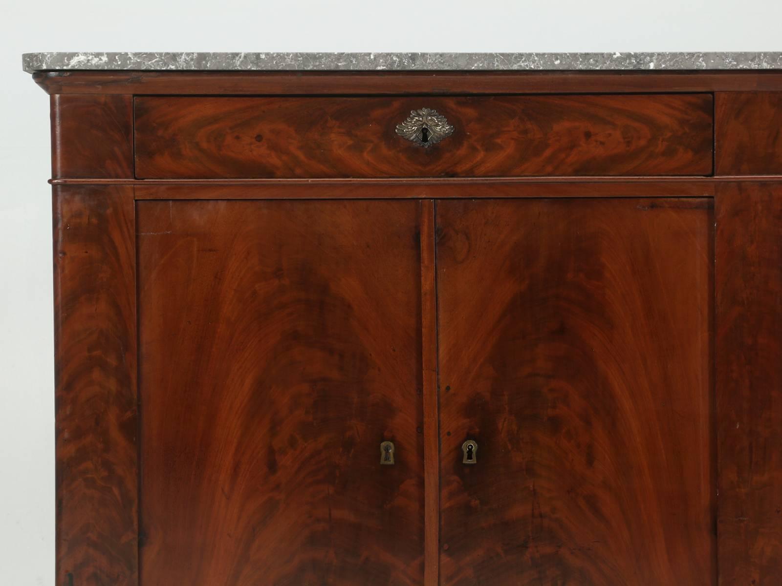 Mid-19th Century Antique French Restauration Buffet circa 1800s in Mahogany with Paw Feet