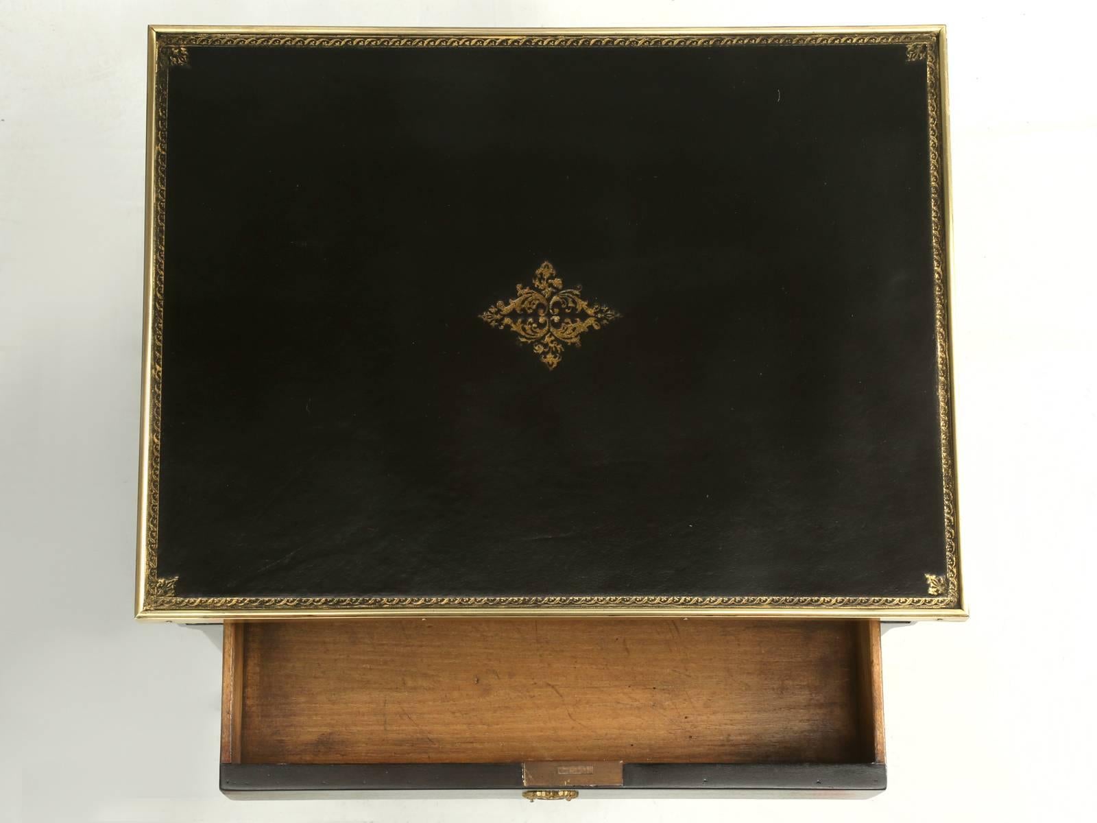 Antique French Louis XVI Style End or Side Table in an Ebonized Mahogany Finish In Good Condition In Chicago, IL