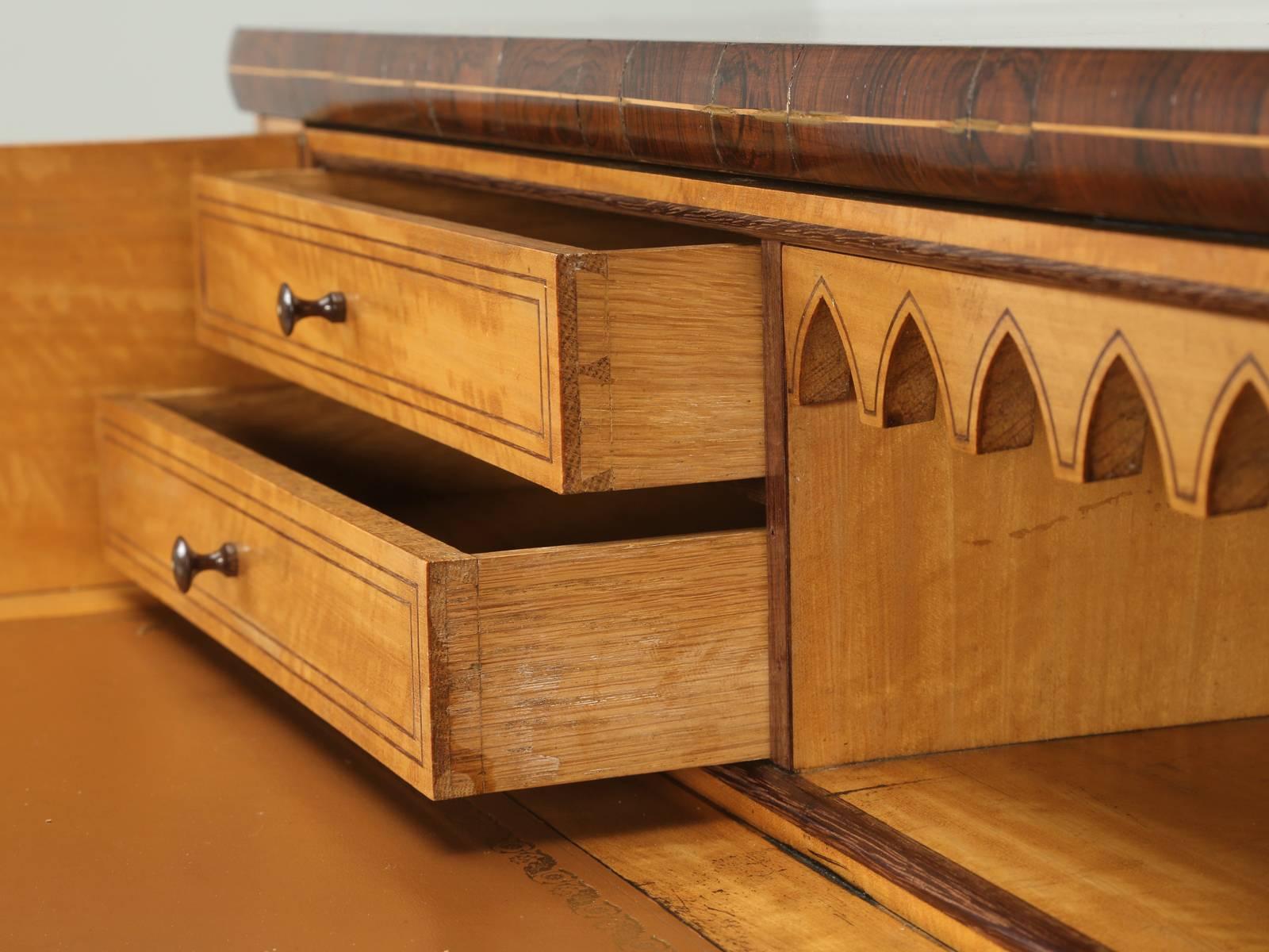 Antike französische Kommode oder Buffet mit ausziehbaren Schreibtischschubladen aus schönem Palisanderholz (Französisch) im Angebot