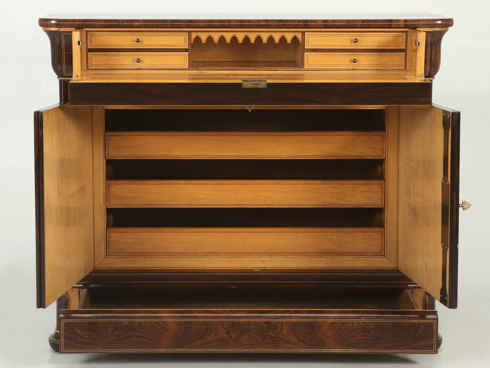Antike französische Kommode oder Buffet mit ausziehbaren Schreibtischschubladen aus schönem Palisanderholz (Handgefertigt) im Angebot