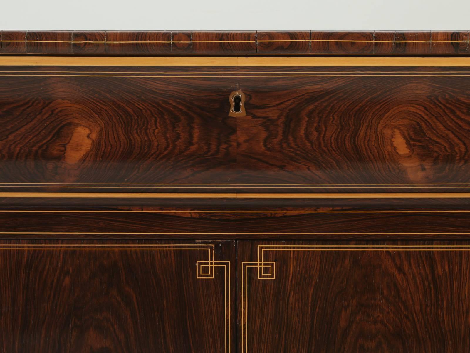 Antike französische Kommode oder Buffet mit ausziehbaren Schreibtischschubladen aus schönem Palisanderholz (Spätes 19. Jahrhundert) im Angebot