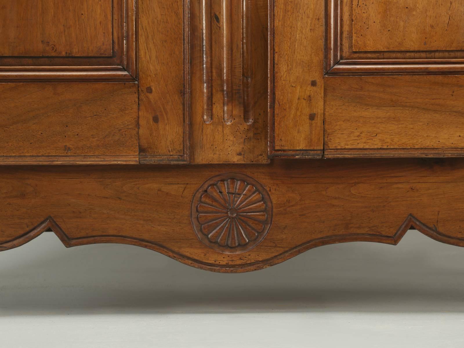 Antique French Armoire Solid Walnut from Toulouse, c1840 Unrestored Condition In Good Condition In Chicago, IL