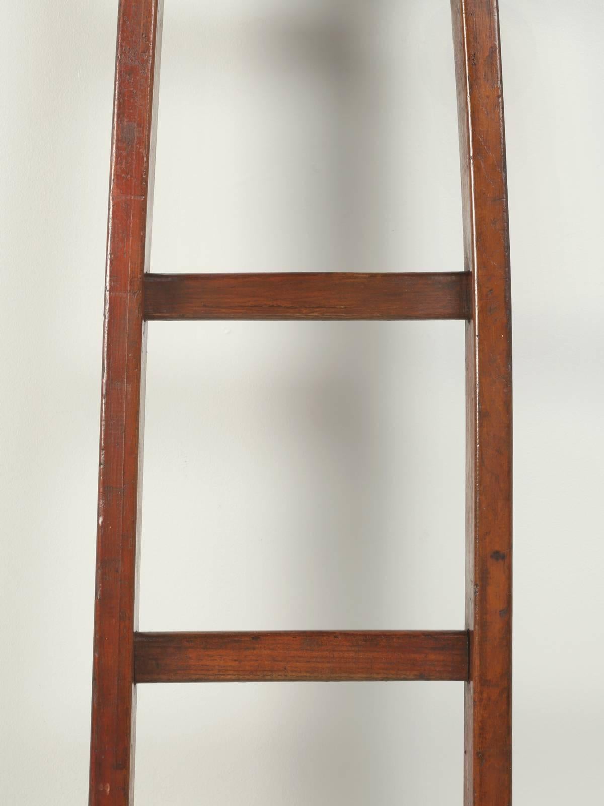 Antique Cherry Orchard French Ladder In Good Condition In Chicago, IL